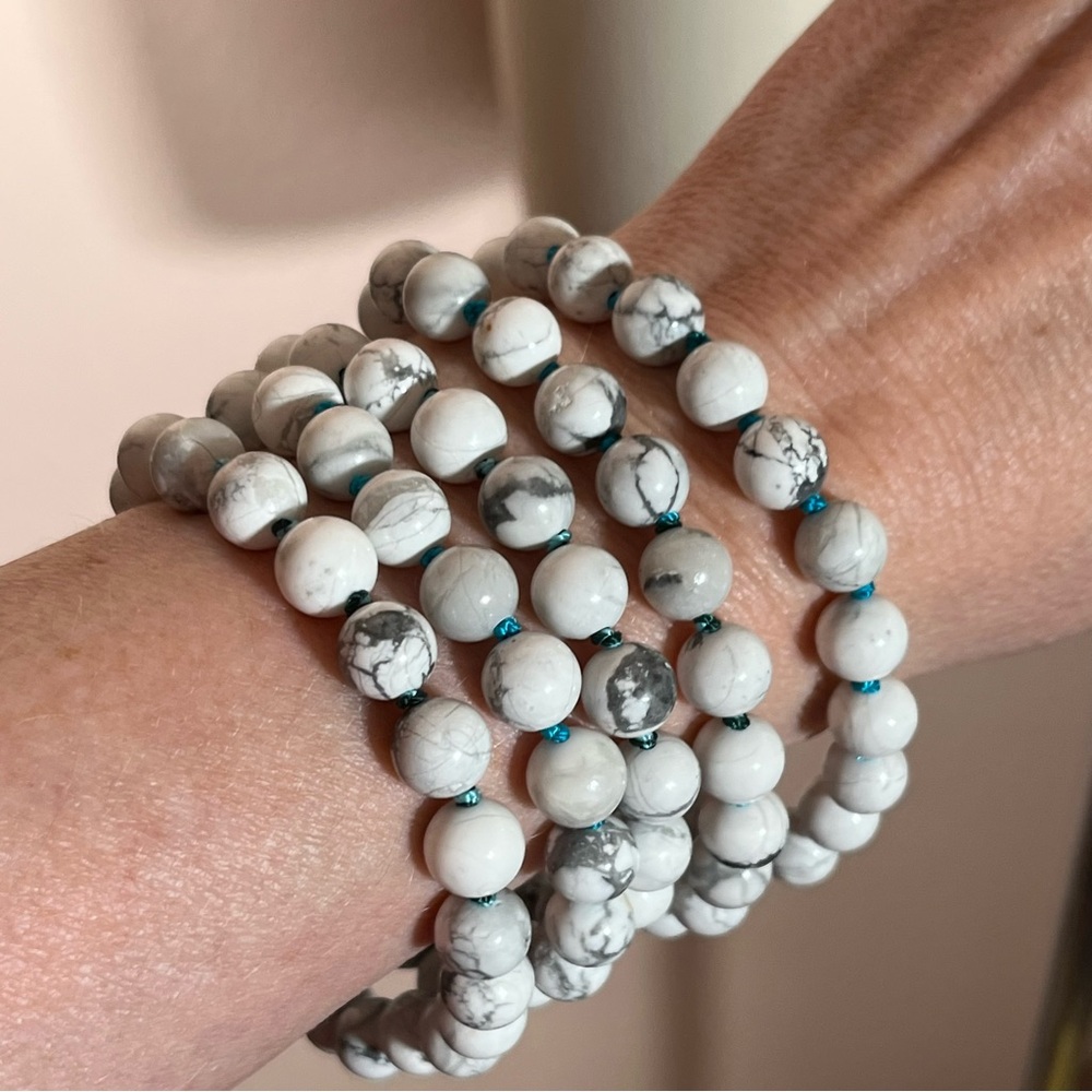 Vintage Y2K Boho Southwestern white howlite banded agate Long Mala Bead Necklace - Picture 4 of 16